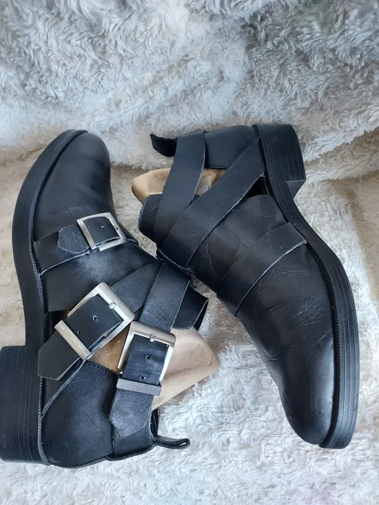 Zara Black Leather Buckle Ankle Boots Size 39 / U.S. 8.5-9 Punk Grunge Moto Edgy - Picture 4 of 11